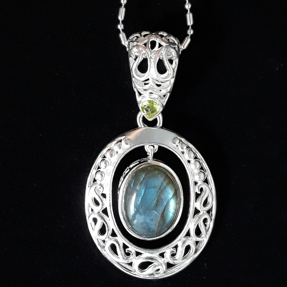Sterling Silver Blue Labradorite Pendant - Picture 3 of 15